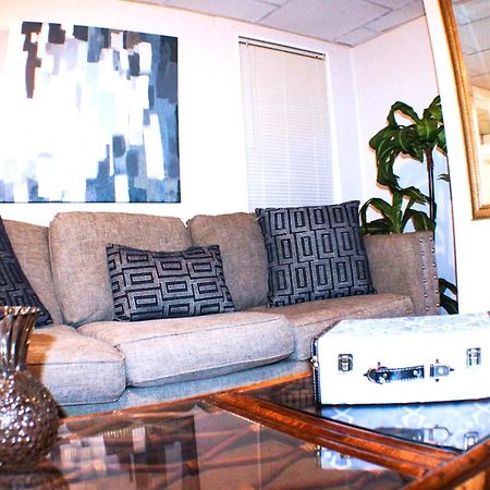 California Ave - 2 Bedroom - Home Away From Home! ピッツバーグ エクステリア 写真