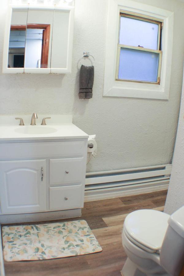 California Ave - 2 Bedroom - Home Away From Home! ピッツバーグ エクステリア 写真