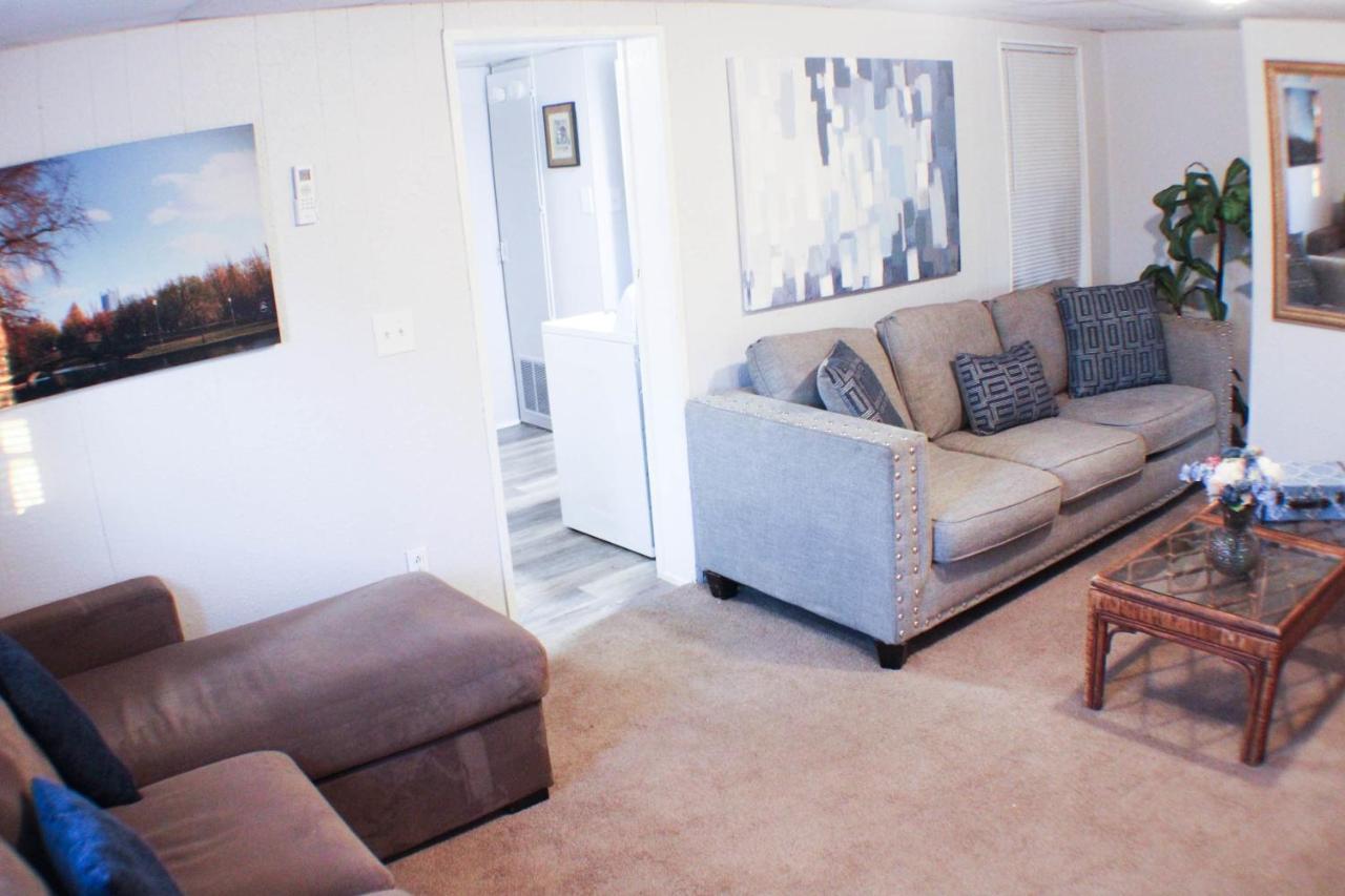 California Ave - 2 Bedroom - Home Away From Home! ピッツバーグ エクステリア 写真