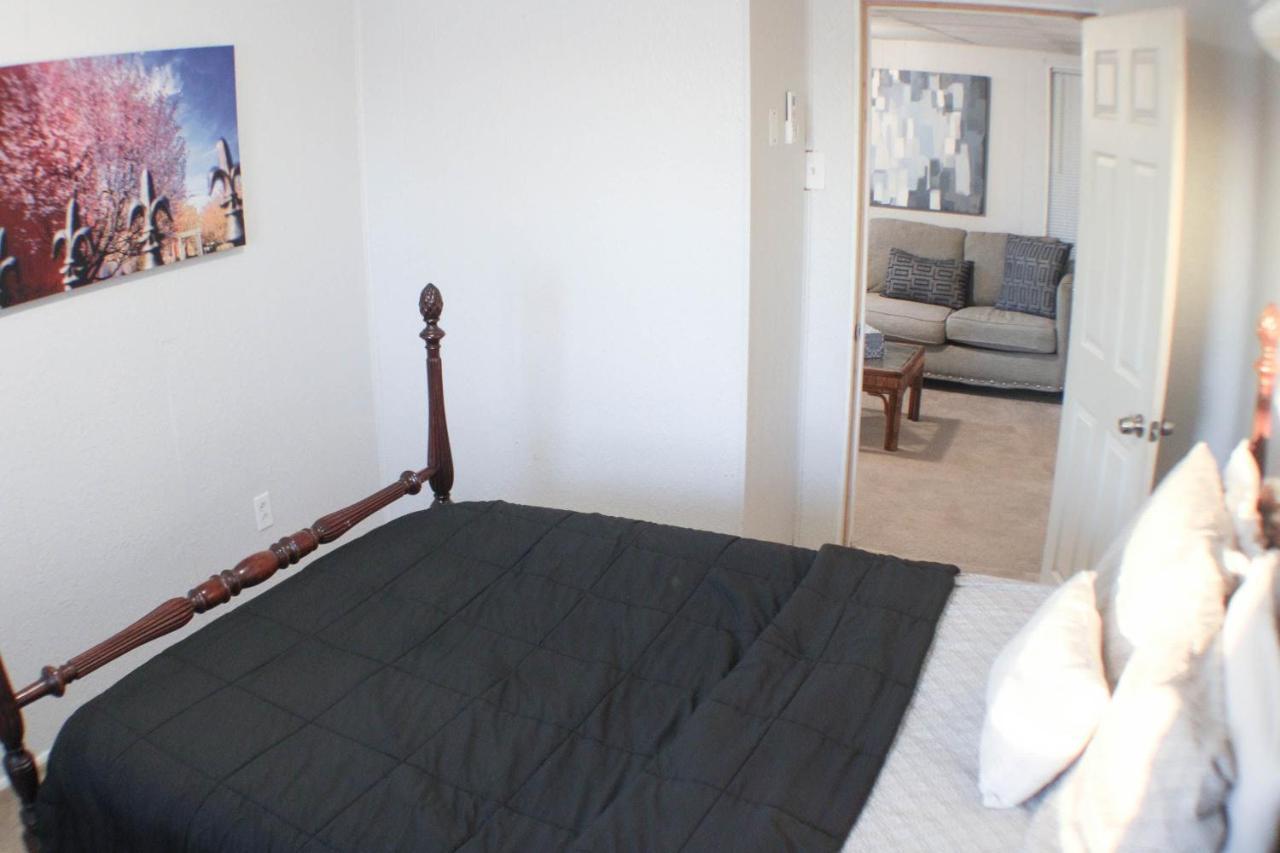 California Ave - 2 Bedroom - Home Away From Home! ピッツバーグ エクステリア 写真