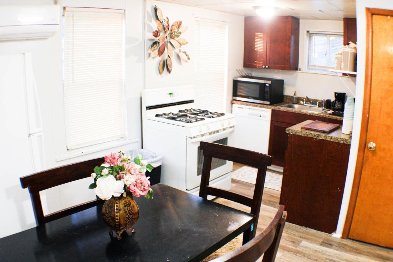 California Ave - 2 Bedroom - Home Away From Home! ピッツバーグ エクステリア 写真