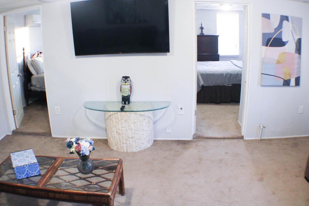 California Ave - 2 Bedroom - Home Away From Home! ピッツバーグ エクステリア 写真