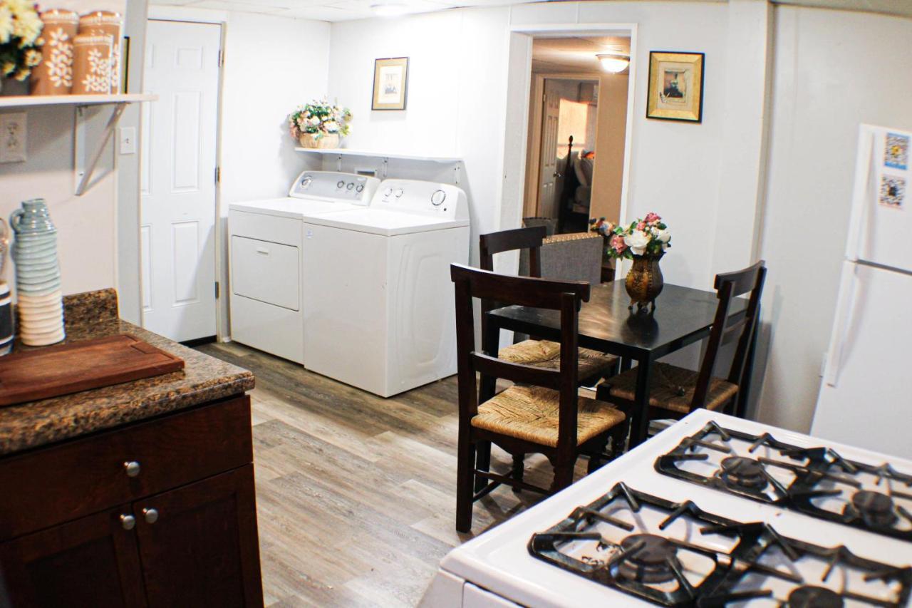 California Ave - 2 Bedroom - Home Away From Home! ピッツバーグ エクステリア 写真