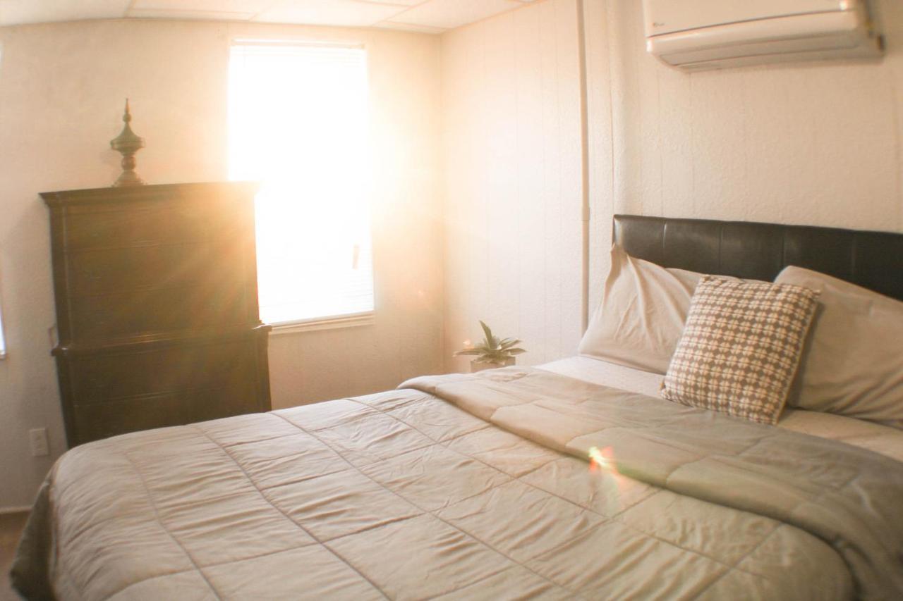 California Ave - 2 Bedroom - Home Away From Home! ピッツバーグ エクステリア 写真