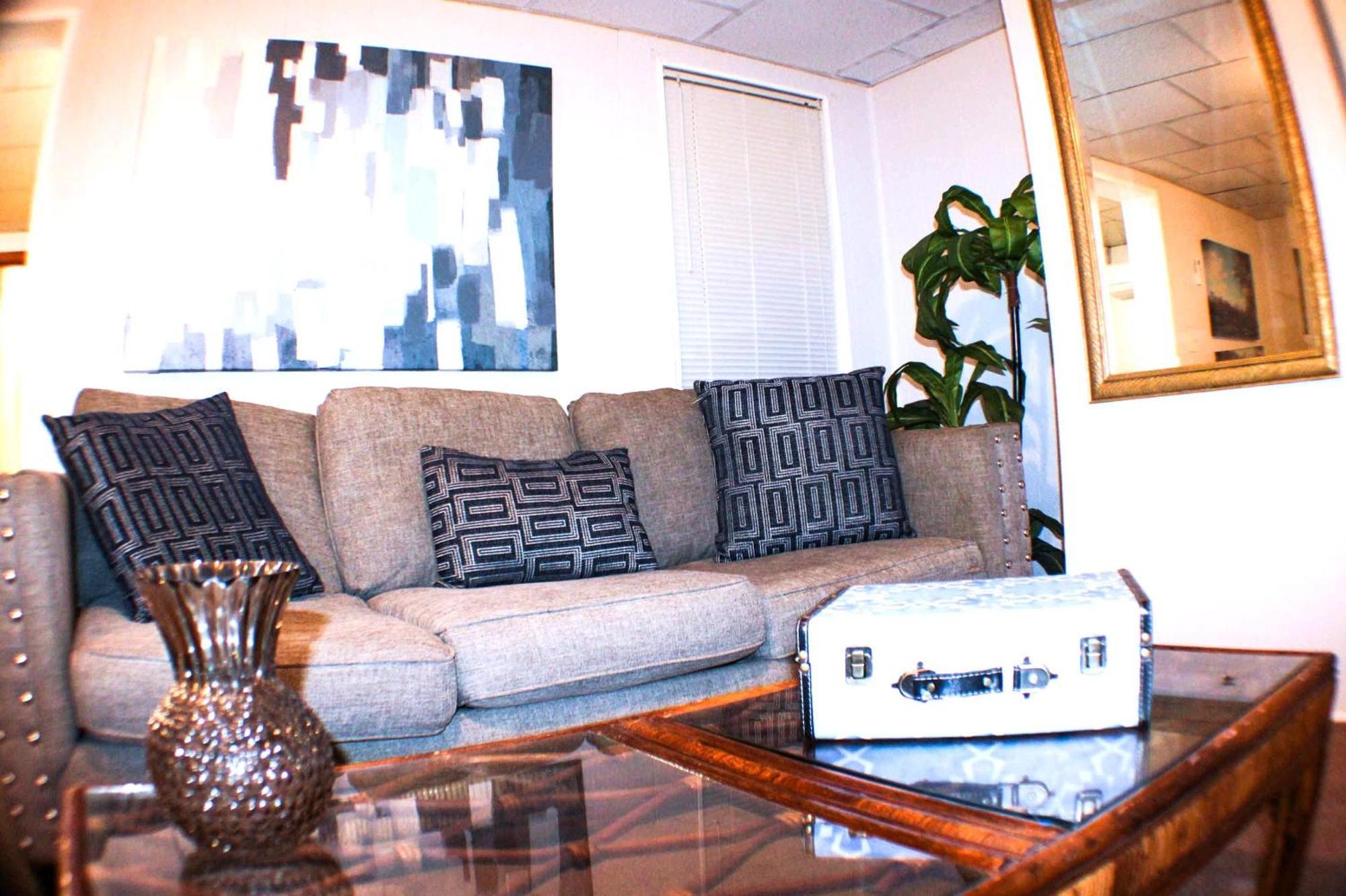 California Ave - 2 Bedroom - Home Away From Home! ピッツバーグ エクステリア 写真